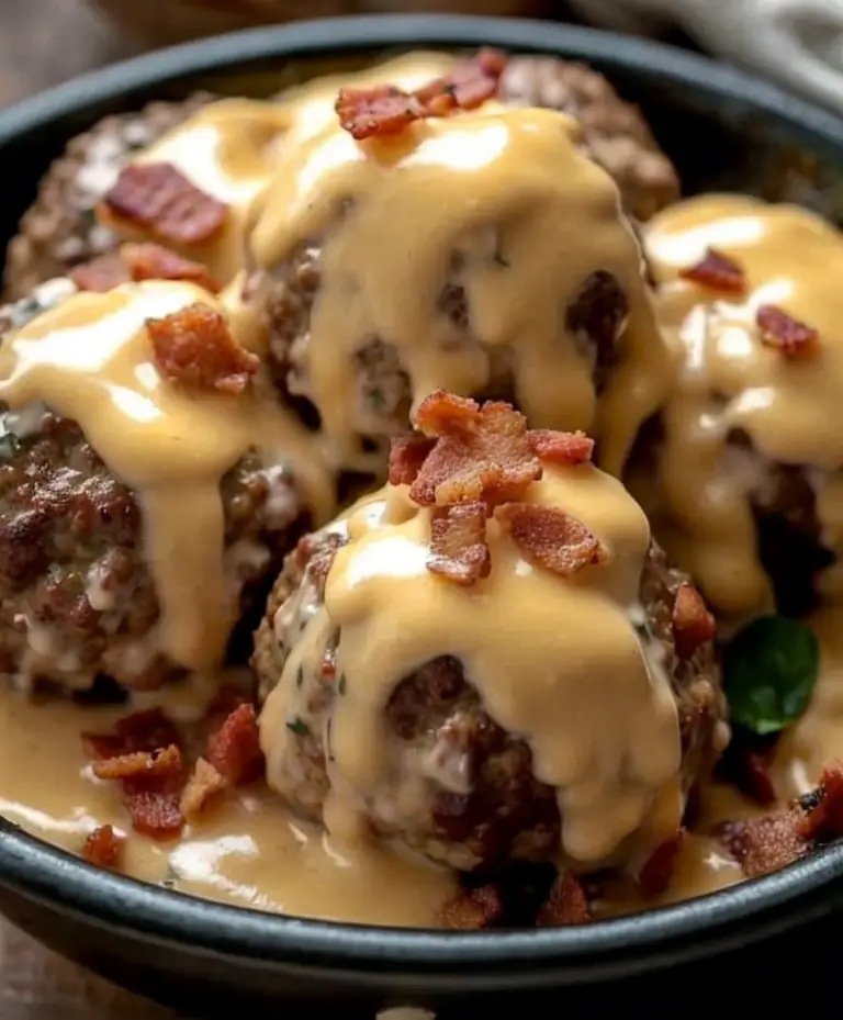Delicious Meatballs with Creamy Cheese Sauce and Crispy Bacon Recipe