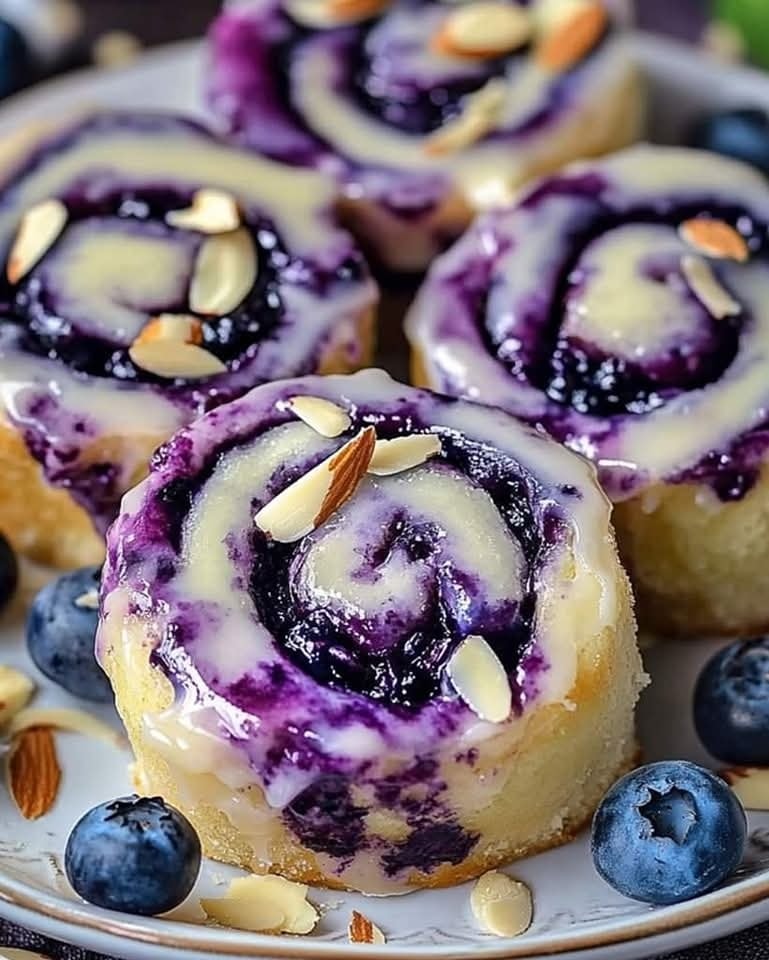 blueberry-cheesecake-heaven-rolls