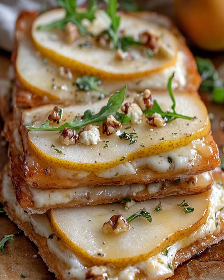 elegant-pear-gorgonzola-flatbread