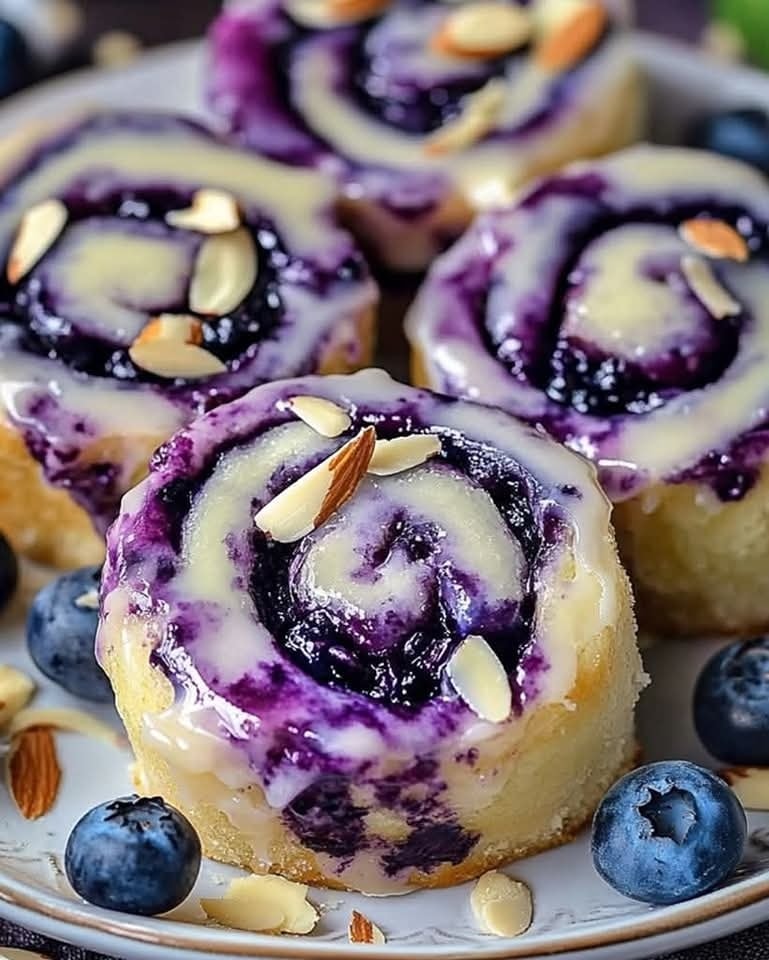 blueberry-cheesecake-heaven-rolls