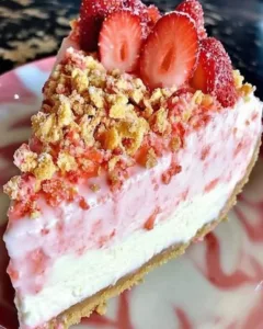 irresistible-strawberry-crunch-cheesecake