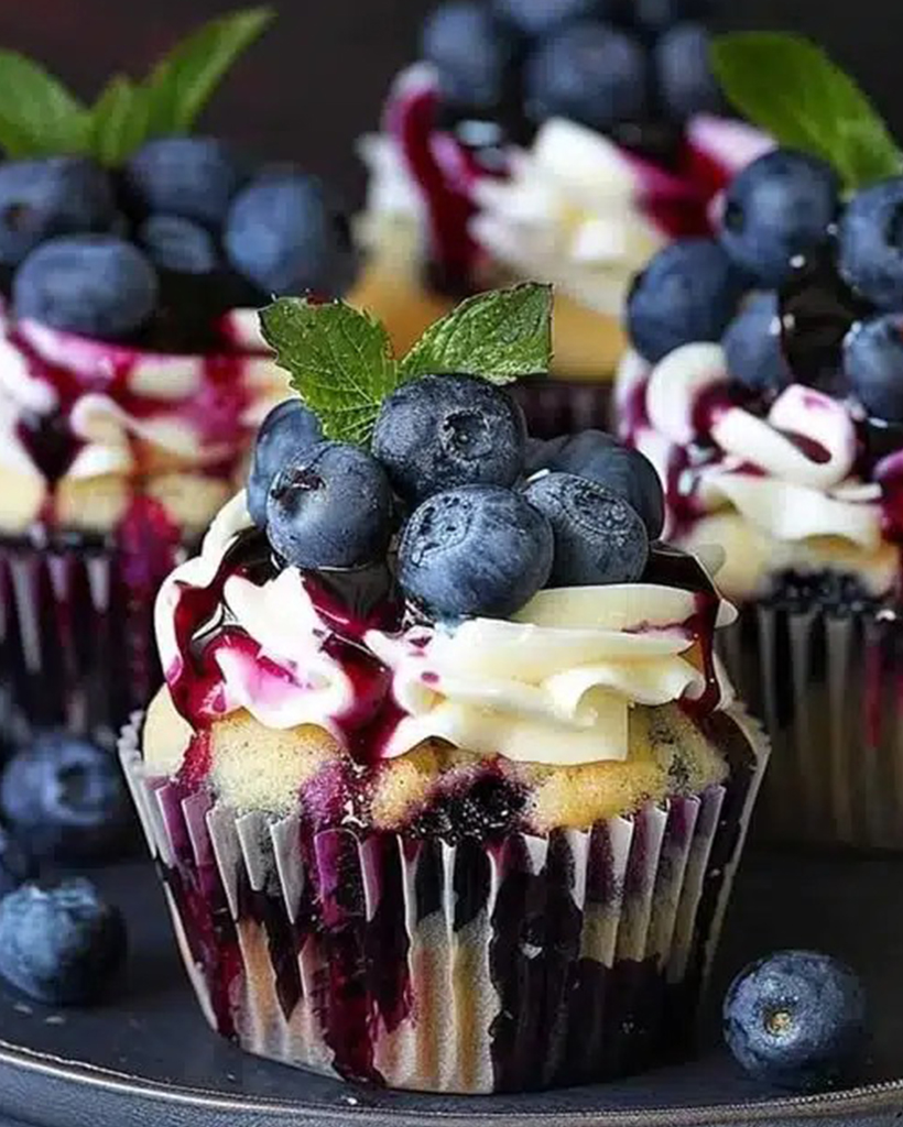 white-chocolate-blueberry-cheesecake-cupcakes