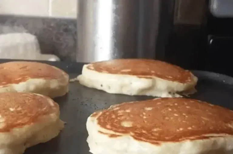 THE BEST HOMEMADE PANCAKES
