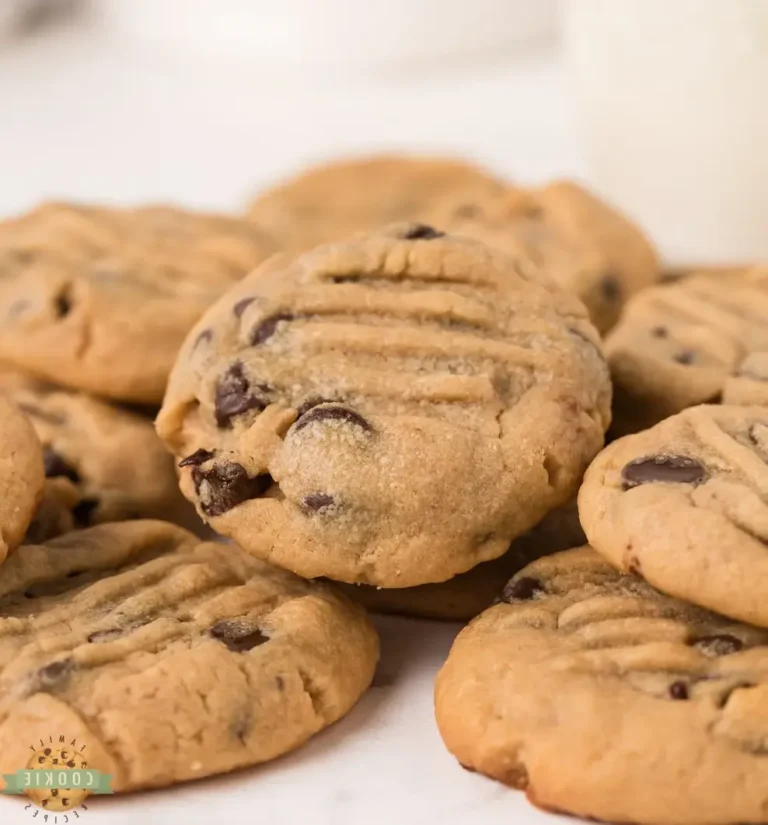 THE BEST CHOCOLATE CHIP PEANUT BUTTER COOKIES